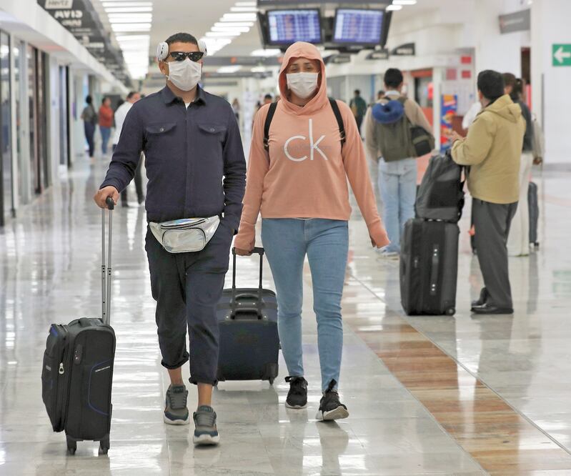 Además de primas por gastos médicos, se pueden presentar reclamaciones en coberturas de cancelación de vuelos, responsabilidad civil o transporte de mercancía, expuso la AMIS. MARCO UGARTE. AP