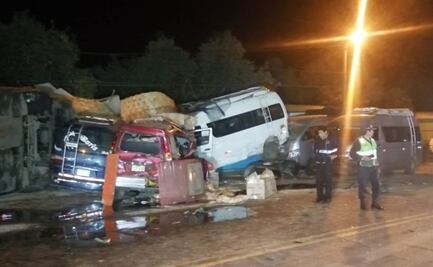 Mueren 17 personas tras múltiple choque en Perú