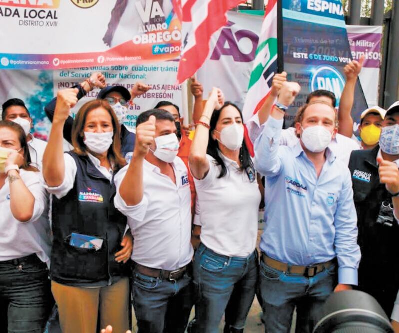 Margarita Zavala, Mauricio Tabe, Lía Limón y Santiago Taboada realizaron la caminata de la calle 11 a la explanada de la alcaldía. Foto: ESPECIAL