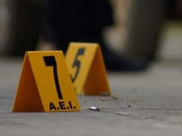 Hombres en moto balean a familia en Iztapalapa: mamá y papá mueren, hijas quedan lesionadas