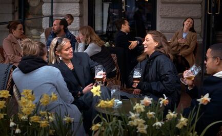 Autoridades de ciudad belga invitan tragos a los jóvenes para que lleguen sobrios a fiestas