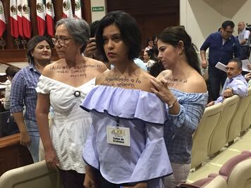 Protestan contra violencia de género en Sinaloa