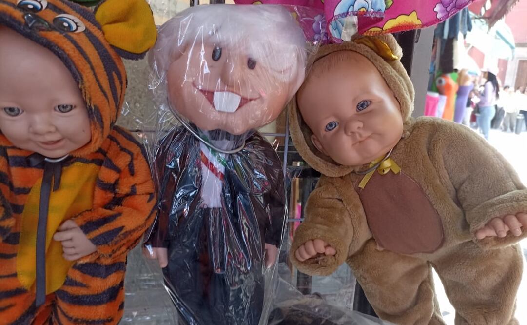 El muñeco es ofrecido por una tienda a unos metros de Palacio Nacional y tiene un costo de 200 pesos. Foto: Pedro Villa y Caña / EL UNIVERSAL