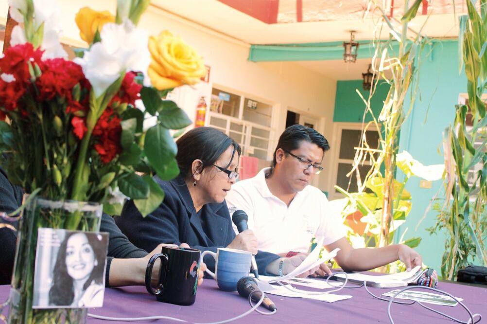 La madre de la activista fallecida Nadia Vera, en conferencia de prensa, pidió protección a las autoridades para las familias de personas asesinadas (JOSÉ CAMAS. EL UNIVERSAL)