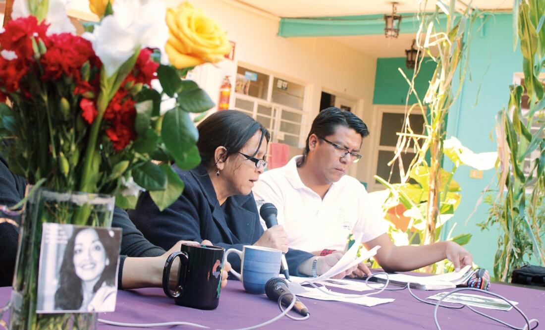 La madre de la activista fallecida Nadia Vera, en conferencia de prensa, pidió protección a las autoridades para las familias de personas asesinadas (JOSÉ CAMAS. EL UNIVERSAL)