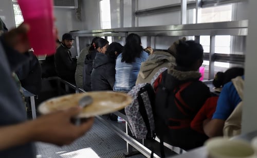 Distribuidora de Alimentos Dip@msa niega dispensar abarrotes al Hospital “Dr. Eduardo Liaceaga”; provee al área de pacientes
