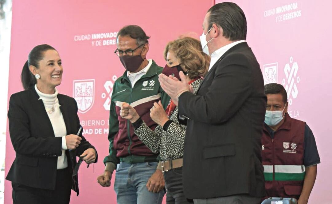 Para esta semana todos los adultos mayores tendrán su última dosis, dijo Sheinbaum. Foto: ESPECIAL