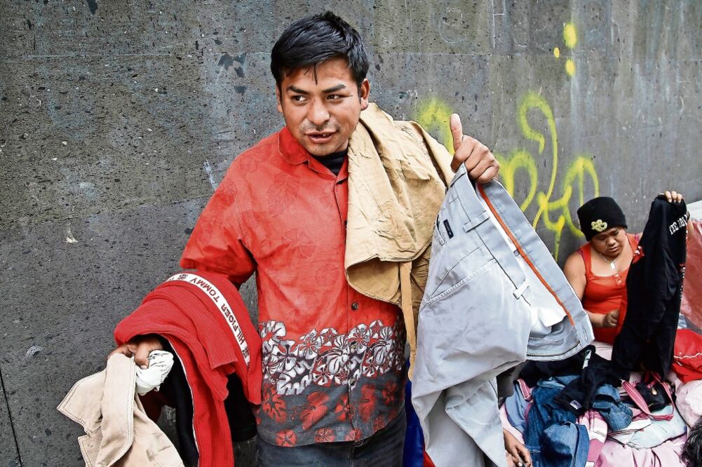 Los brigadistas de la Sedeso ofrecieron ropa y alimentos a quienes decidieron quedarse en la zona, dijo el director del IASIS, Héctor Maldonado (ARCHIVO EL UIVERSAL)