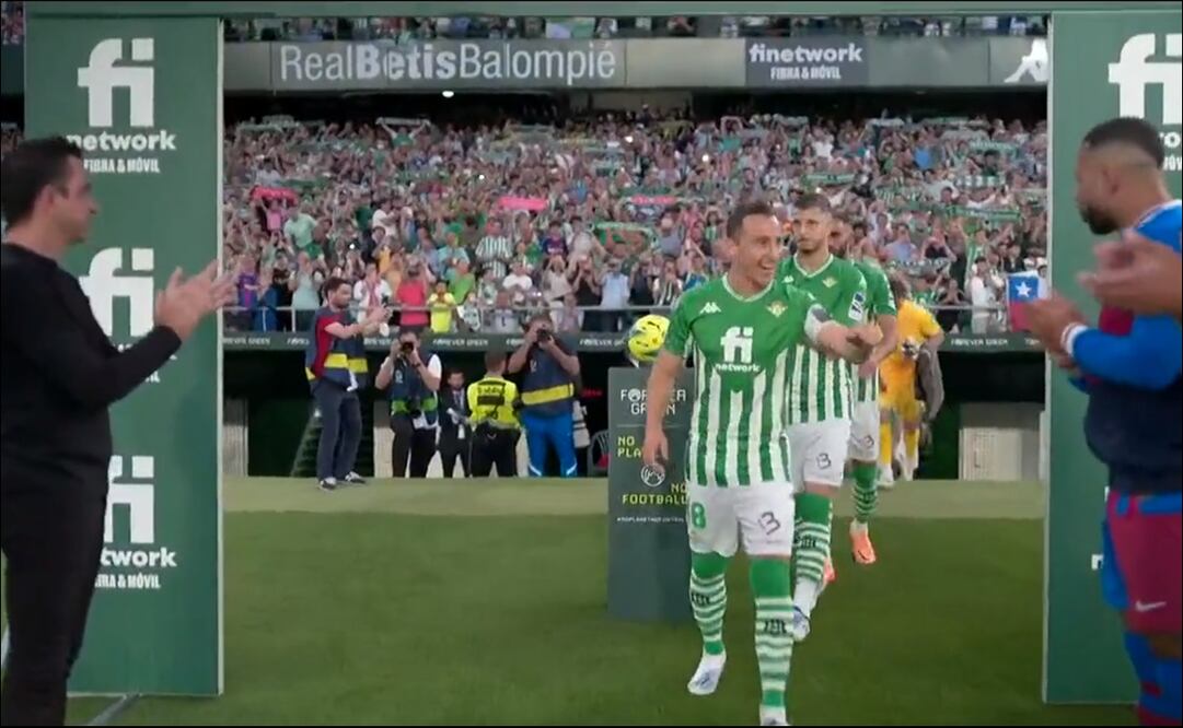 BARCELONA REALIZA PASILLO AL BETIS; ANDRÉS GUARDADO LO ENCABEZA - FOTO: ESPECIAL