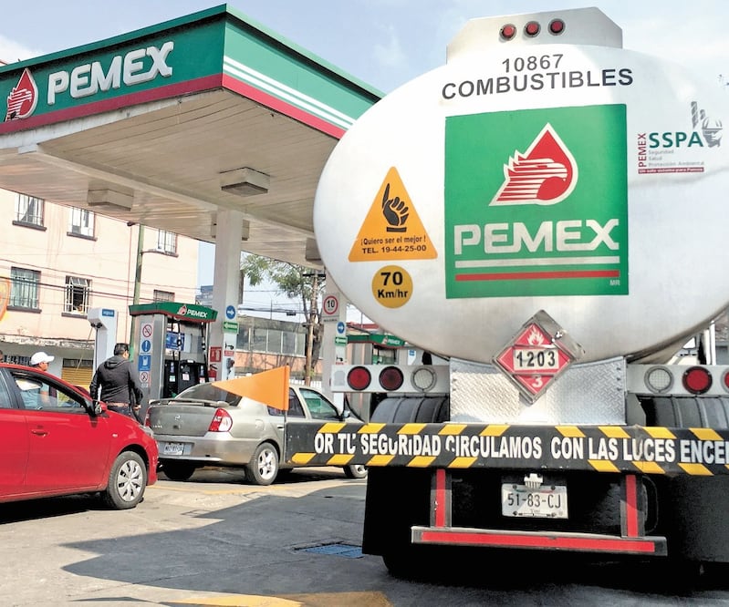 La reforma retira a la CRE las facultades de control y regulac ió n asimétrica de Pemex sobre precios y venta de ga solinas. Foto: ARCHIVO EL UNIVERSAL
