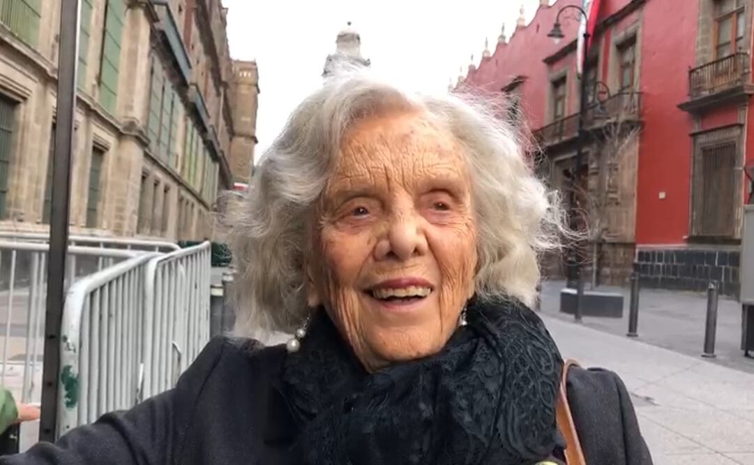 La escritora Elena Poniatowska acudió a la mañanera de López Obrador. Foto: Alberto Morales / EL UNIVERSAK
