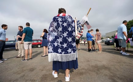 Clinton lamenta matanza de Dallas; Trump pide liderazgo "más fuerte"