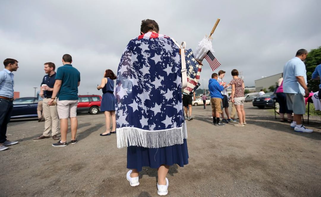 Clinton lamenta matanza de Dallas; Trump pide liderazgo "más fuerte"