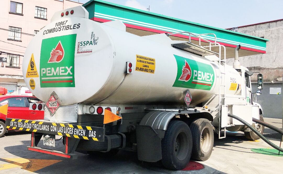 Pemex tank truck - Photo: Berenice Fregoso/EL UNIVERSAL
