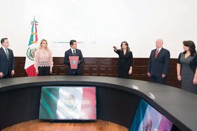 Primera dama da bienvenida a titular del DIF Nacional  