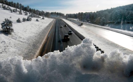 Nueva York alerta de peligros en carreteras por tormentas de nieve