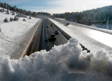 Nueva York alerta de peligros en carreteras por tormentas de nieve