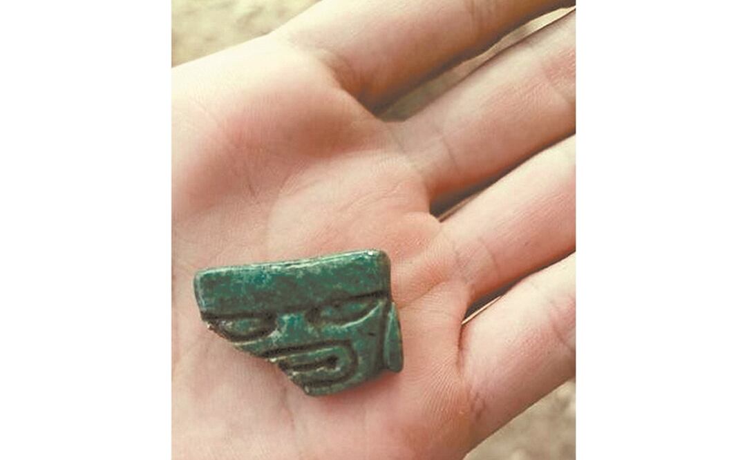 El presidente López Obrador mostró así la reliquia de la cultura olmeca. Foto: Tomada de Twitter