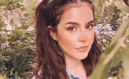 Hija de Biby Gaytán presume sus curvas en mini bikini color aqua