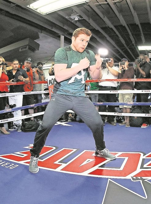 La pelea entre Álvarez y Khan está programada para el 7 de mayo (GOLDEN BOY PROMOTIONS)