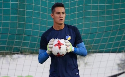 Aficionados de Pumas asedian a Raúl Gudiño