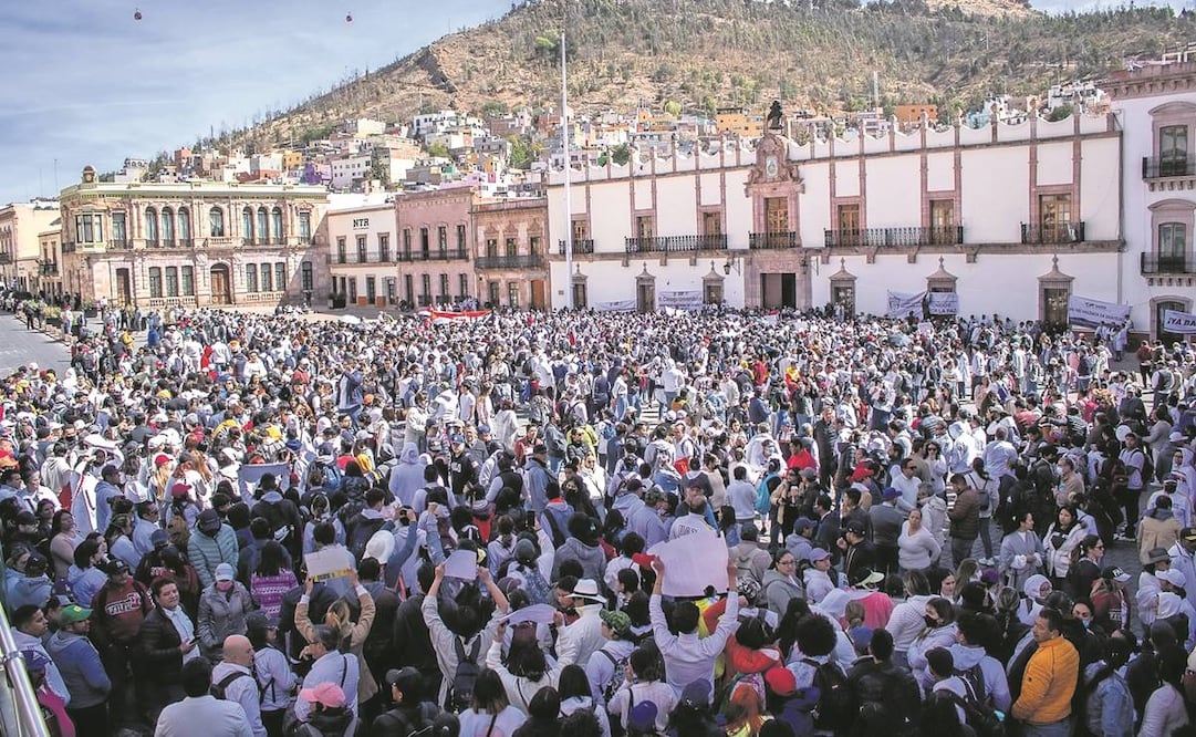 La comunidad universitaria salió a las calles de Zacatecas con una sola consigna: ¡Queremos paz en nuestra entidad!, dijo el rector.