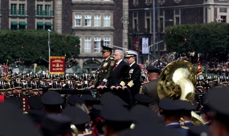 AMLO encabeza desfile cívico militar por el 213 aniversario del inicio de Independencia