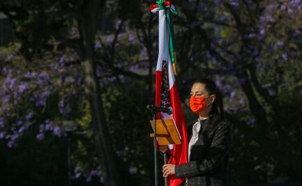 Sheinbaum encabeza ceremonia por Día de la Bandera en el Monumento a la Revolución
