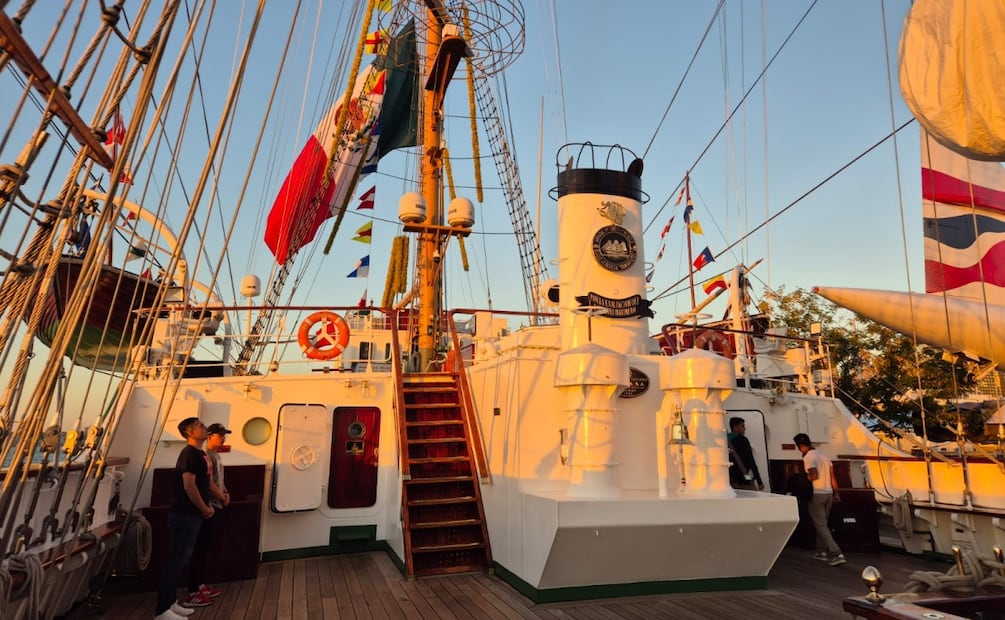 El Buque Escuela Cuauhtémoc será ingresado al astillero de marina 20 o dique seco en los próximos días, para su reparación. Foto: Especial