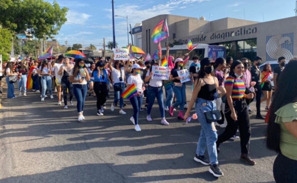 Comunidad LGBTIQ+ llena las calles de Sinaloa de color en marcha del orgullo gay 