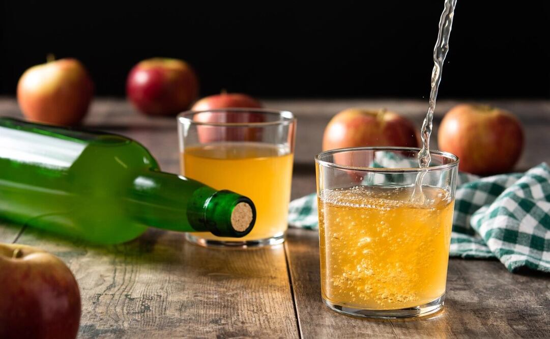 La sidra se asocia con la riqueza y prosperidad en Año Nuevo. Foto: Freepik