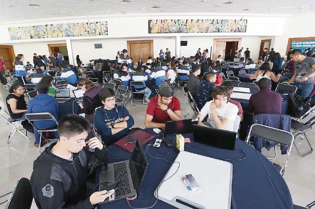 Para la EGADE, hay una escasa inversión en proyectos de emprendimiento, y los que tienen éxito salen del país. Foto: ARCHIVO EL UNIVERSAL