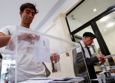 Inician elecciones generales en España; las segundas en un año