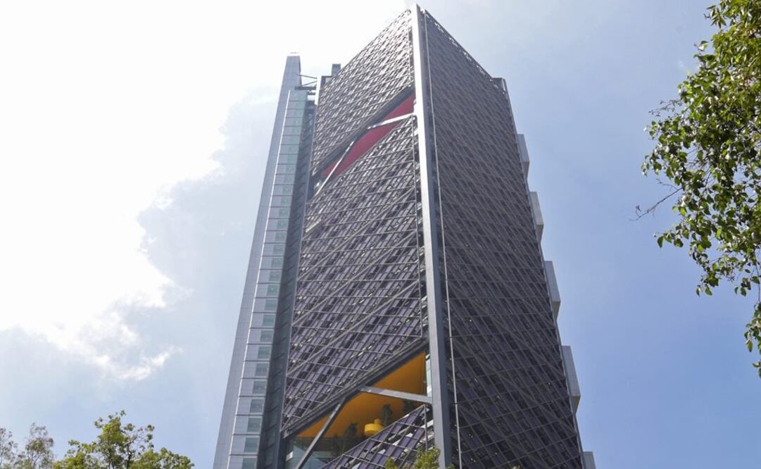 El edificio tiene 43 elevadores, de los cuales 4 son panorámicos. Del piso 12 al 50 son los high rise, y van a 8 metros por segundo. FOTO: Berenice Fregoso