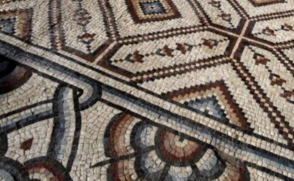 Rescatan belleza de antiguo mosaico bizantino