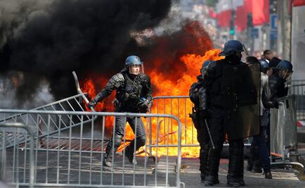 Tensión entre policías y manifestantes empañan desfile militar en Francia