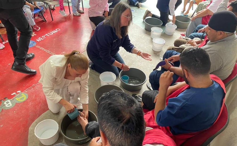 Lavado de pies en la Casa del Migrante. Foto: Gabriela Martínez / EL UNIVERSAL