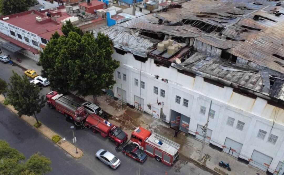 Bodega incendiada en la colonia Morelos permanece acordonada tras un día del incendio (09/07/2025). Foto: Juan Carlos Williams / EL UNIVERSAL