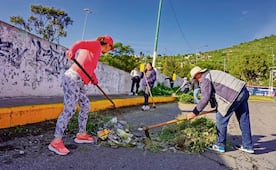 Limpian accesos del Metro La Paz