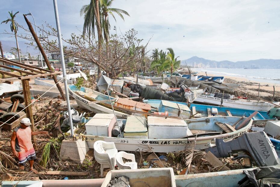 Lancheros calculan que hay más de 100 muertos por el huracán entre pescadores, marinos y personas sepultadas por deslaves. Foto: Valente Rosas | El Universal