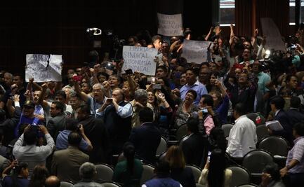 Suspenden juicio político contra Rosario Robles por protesta de trabajadores de San Lázaro