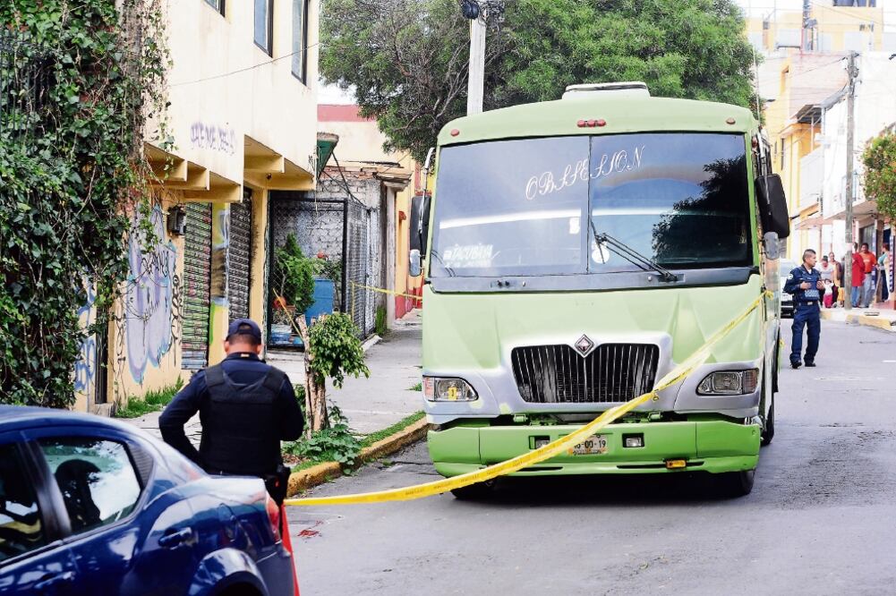 Una mujer recibió un balazo por la espalda cuando, aparentemente, pretendía descender de un camión que era asaltado en Santa Fe (HUGO GARCÍA. EL UNIVERSAL)