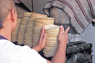 Especialistas anticipan alza a precios de tortillas y pan 