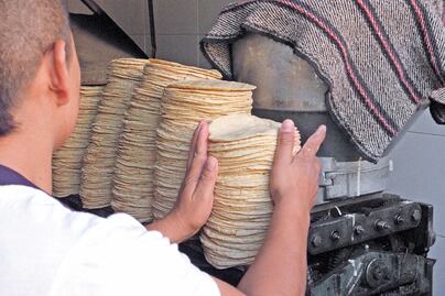 Especialistas anticipan alza a precios de tortillas y pan