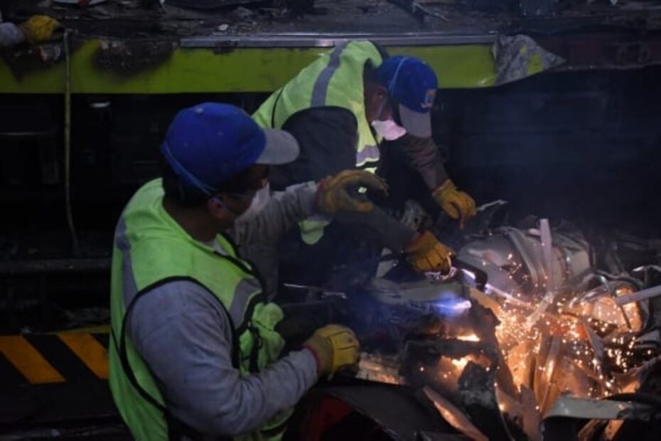 Así maniobran ingenieros para retirar trenes en Metro Tacubaya