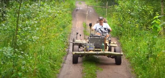 VIDEO: fabrican “auto” con troncos de árboles