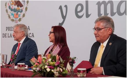 AMLO recibe a la SNTE en Palacio Nacional; "dejamos de padecer el acoso y persecución", piden trabajadores de la educación