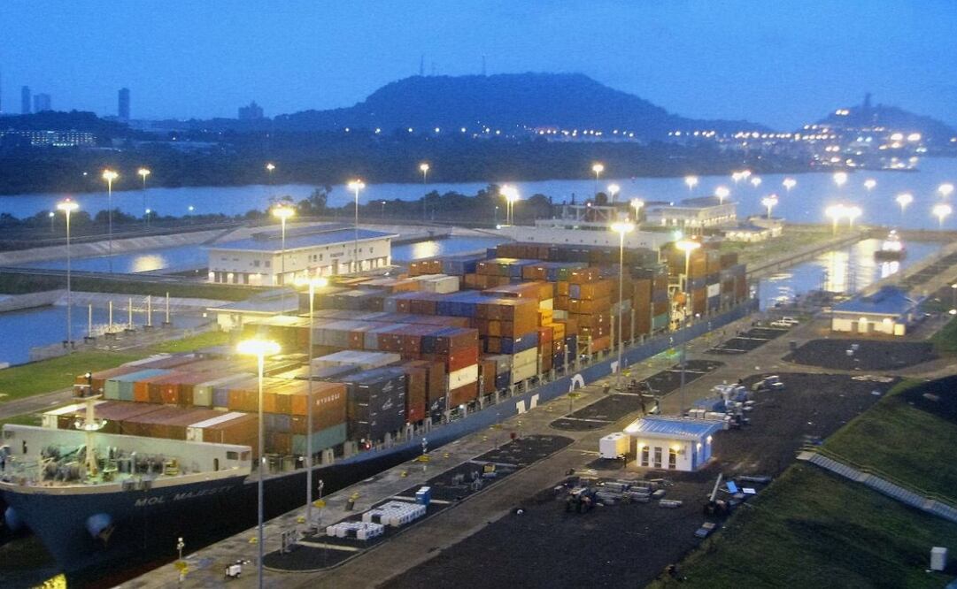 Buque mercante Mol Majesty. Foto: Twitter @jorgelquijano