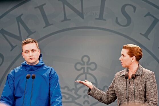 El premier de Groenlandia, Jens-Frederik Nielsen, y la primera ministra de Dinamarca, Mette Frederiksen, ayer en Copenhague. Foto: de LISELOTTE SABROE. EFE