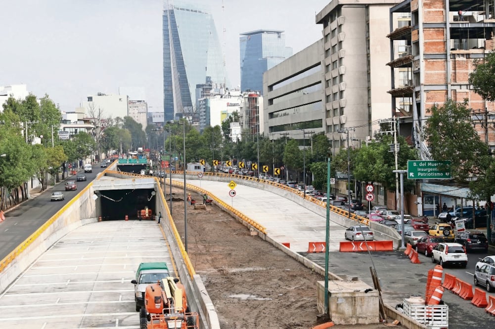 El doble túnel, conformado por tres carriles de circulación por sentido, busca mantener la circulación continua sobre Circuito Interior (JUAN CARLOS REYES. EL UNIVERSAL)